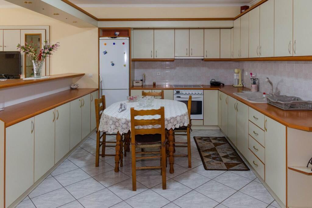 Apartament Dimitri'S Mountain House Karpenísion Zewnętrze zdjęcie
