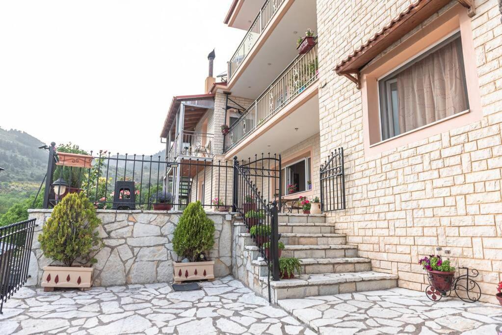 Apartament Dimitri'S Mountain House Karpenísion Zewnętrze zdjęcie